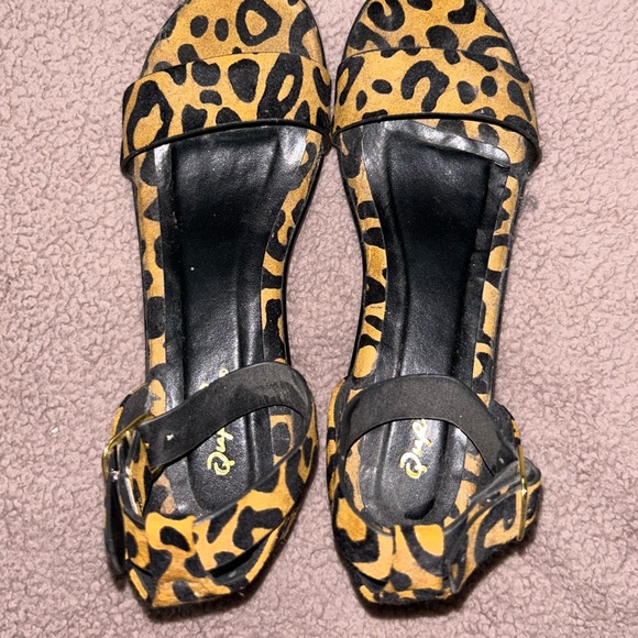 Leopard strap thick heels - Picture 2 of 2